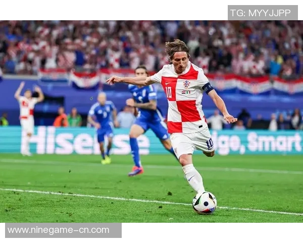 卡莫德里奇世界杯球星卡限量版收藏解析及其价值探讨